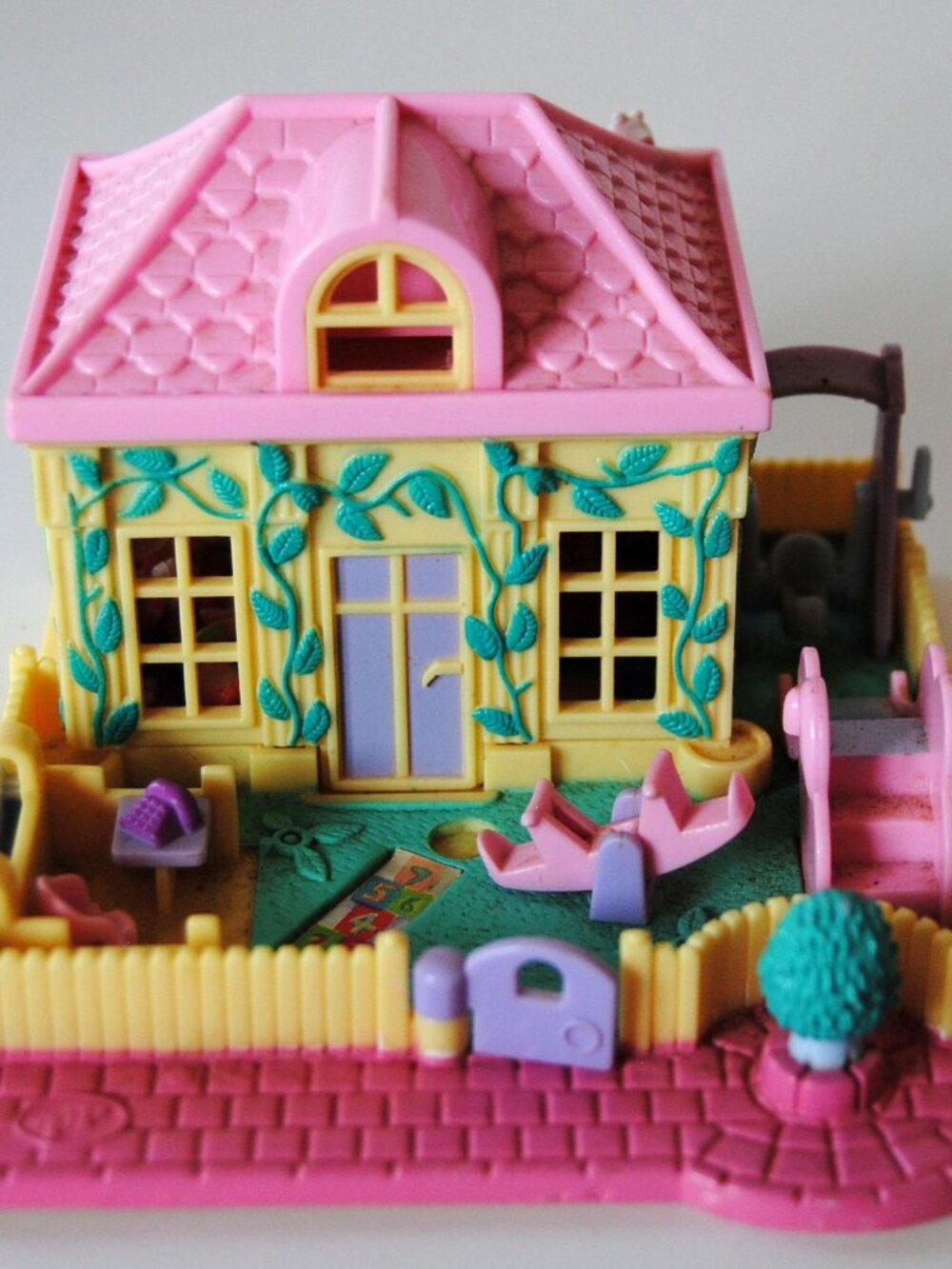 Vintage Bluebird Polly Pocket Pollyville Nursery School Playset Babies Complete